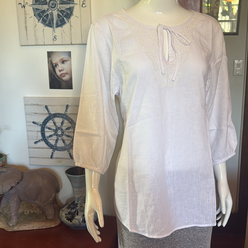 NWT Eddie Bauer size small light summery tunic White Embroidered Women's Top